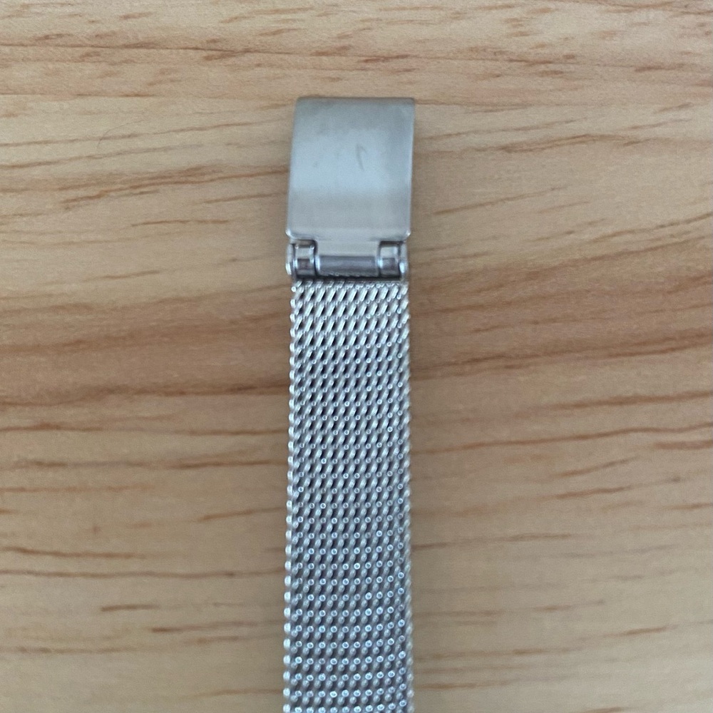 Armitron Ladies Rose Gold Case Watch Silver Mesh Strap Stone Accents Adjustable - Picture 10 of 15